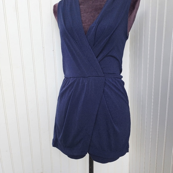 BCBGeneration Sleeveless Navy Blue Romper Stretch Wrap V-Neck Sz XS - Picture 6 of 15
